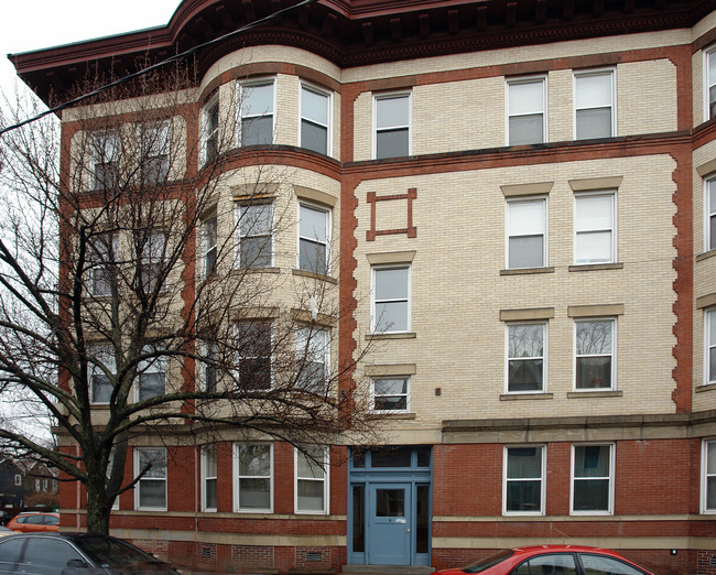 9 Allyn St in Holyoke, MA - Foto de edificio - Building Photo