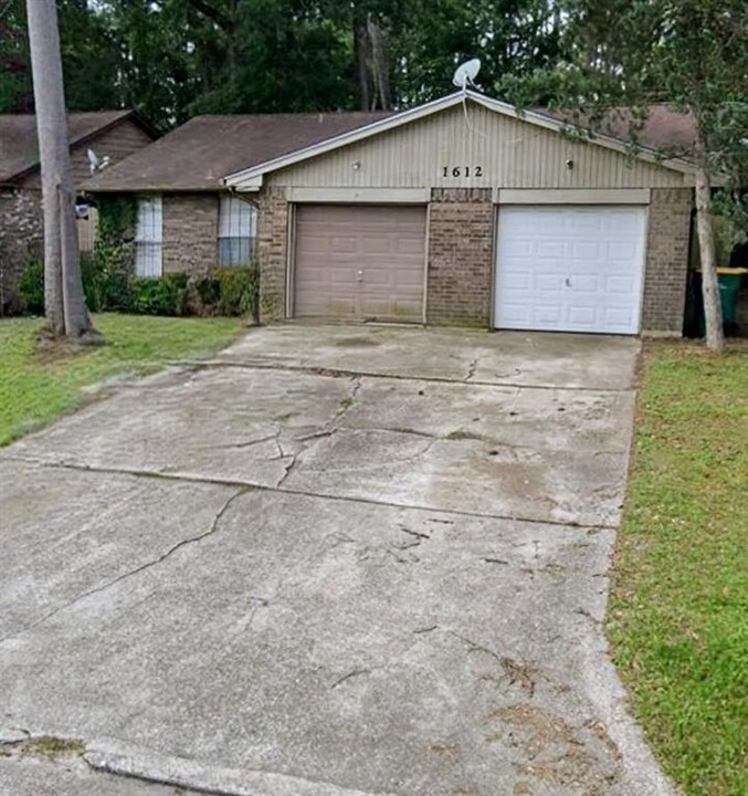 1612 Hazelwood St in Conroe, TX - Building Photo