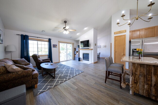 8026 Stratford Cir S in Shakopee, MN - Building Photo - Building Photo