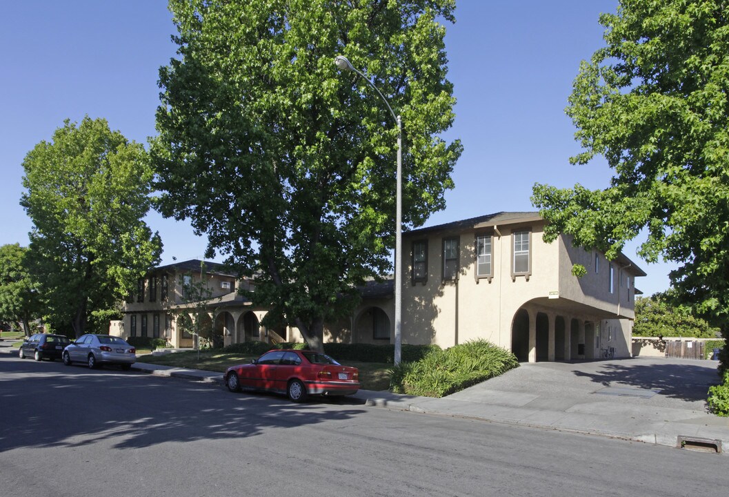 935 Azure St in Sunnyvale, CA - Building Photo