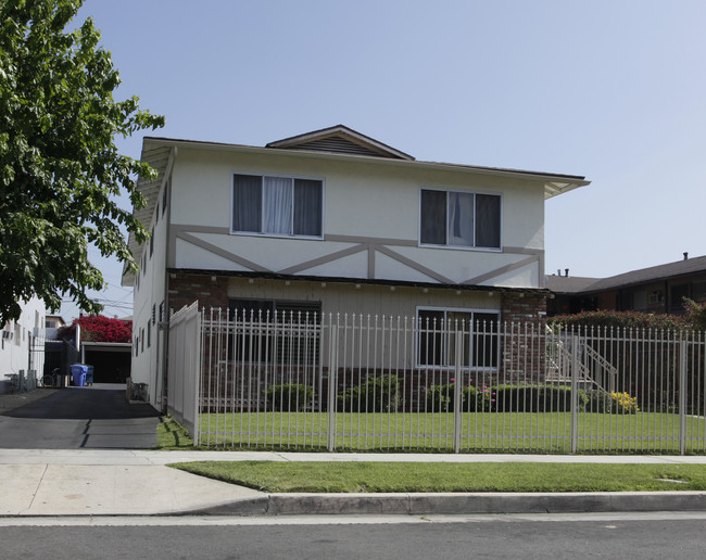 11615 Sylvan St in North Hollywood, CA - Building Photo - Building Photo