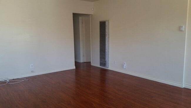 15418 Larch Ave in Lawndale, CA - Building Photo - Building Photo