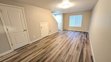 2825 Pacific Ave in Forest Grove, OR - Building Photo - Building Photo