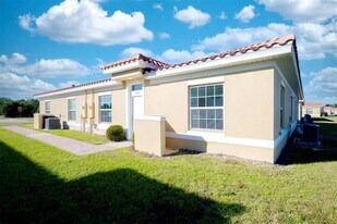 1736 Pacific Rd in Kissimmee, FL - Building Photo