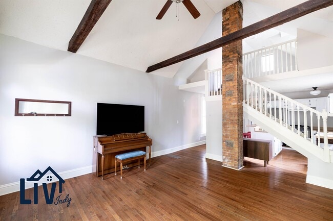 property at 1121 E 9th St