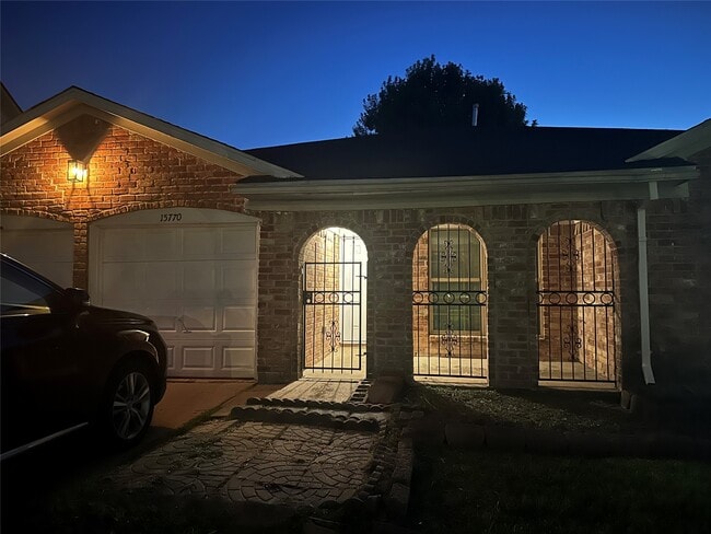 15770 Chimney Rock Rd in Missouri City, TX - Building Photo - Building Photo