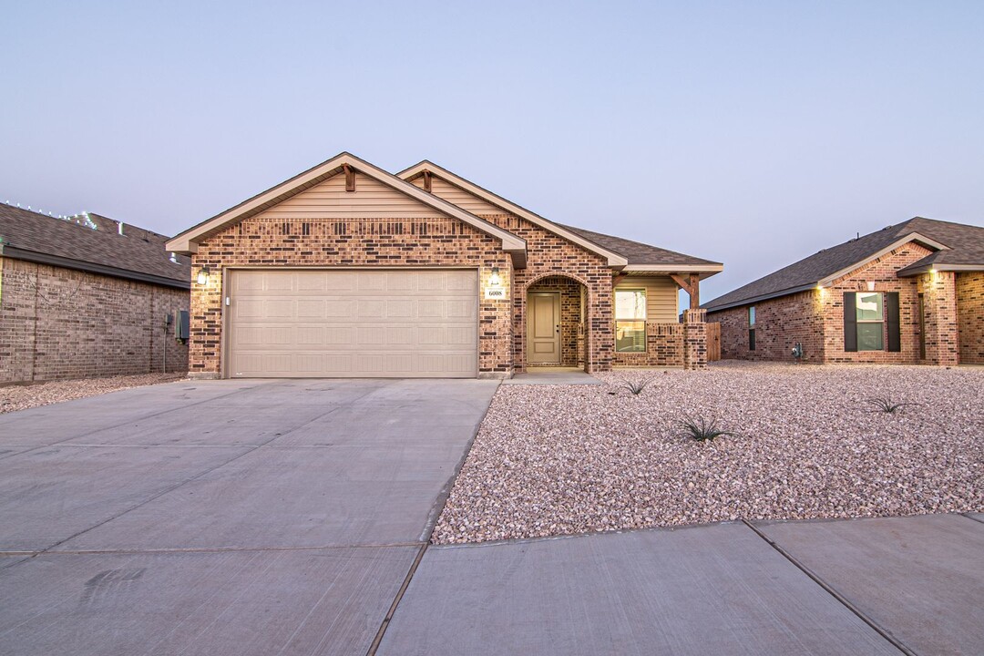 6008 Sparrow St in Midland, TX - Building Photo