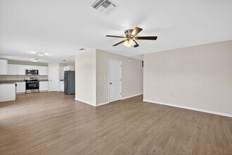 921 Jacaranda Pkwy E in Cape Coral, FL - Building Photo - Building Photo