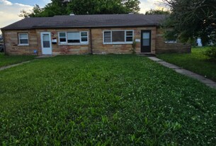 2412 W Arlington Ct in Indianapolis, IN - Building Photo