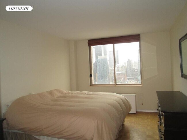 350 W 50th St in New York, NY - Building Photo - Building Photo