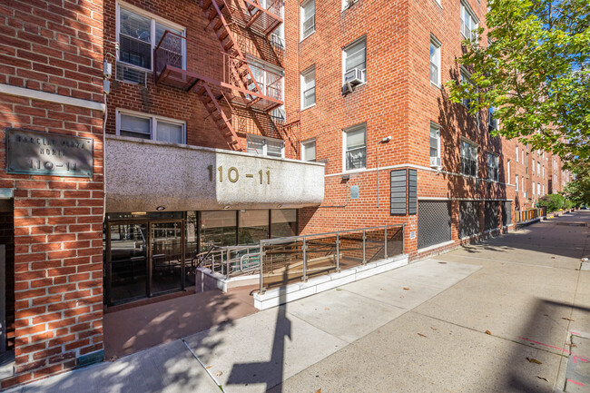 Barclay Plaza North in Forest Hills, NY - Foto de edificio - Building Photo