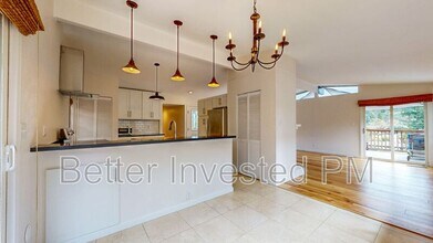 2061 Woodside Dr in Santa Rosa, CA - Building Photo - Building Photo