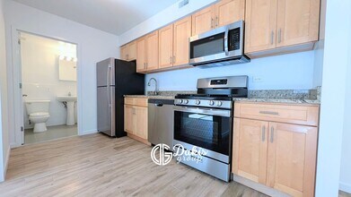 31-72 31st Street, 2 in Queens, NY - Building Photo - Building Photo