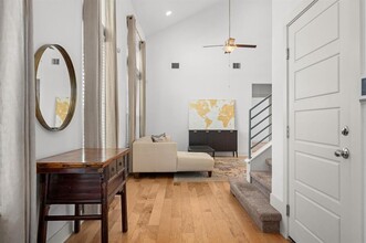 7104 Kane St in Austin, TX - Foto de edificio - Building Photo