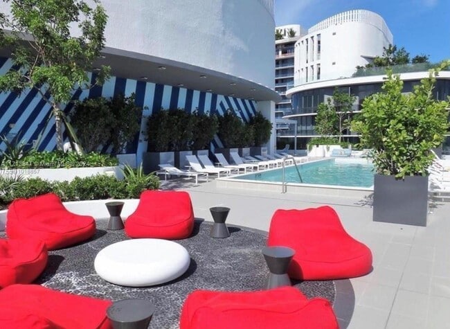 55 SW 9th St, Unit 4408 in Miami, FL - Building Photo - Building Photo