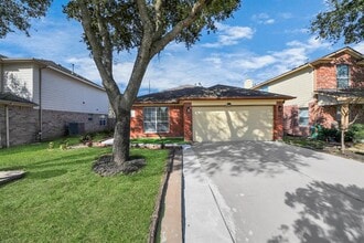 5130 Natasha Run Ln in Houston, TX - Foto de edificio - Building Photo