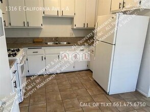1316 E California Ave in Bakersfield, CA - Building Photo - Building Photo