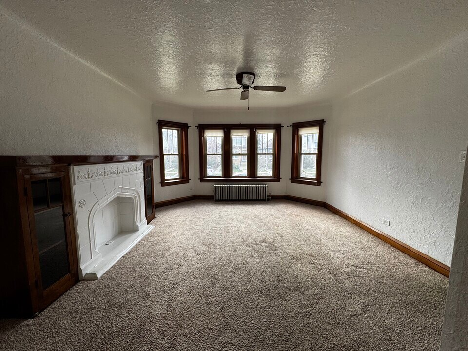 5531 N Linder Ave, Unit 1st Flr in Chicago, IL - Building Photo