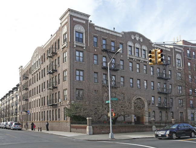 1040  Bushwick Ave in Brooklyn, NY - Foto de edificio - Building Photo