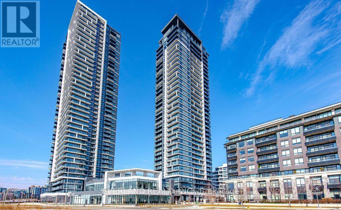 18 Water Walk Dr in Markham, ON - Building Photo