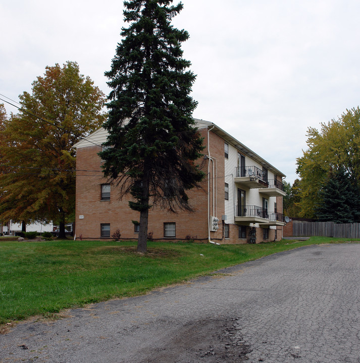 Green Acres Apartments in Youngstown, OH - Building Photo