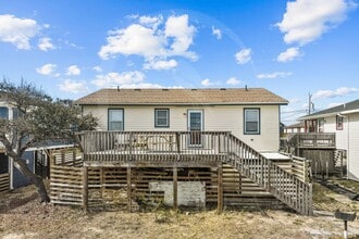 209 E Walker St in Kill Devil Hills, NC - Building Photo - Building Photo