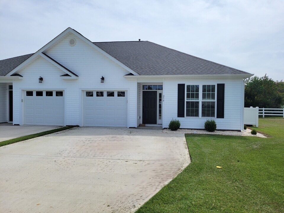214 Briarcliff Ct in Kinston, NC - Building Photo