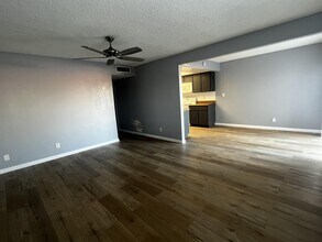 301 Brookside Ln in Las Vegas, NV - Building Photo - Building Photo