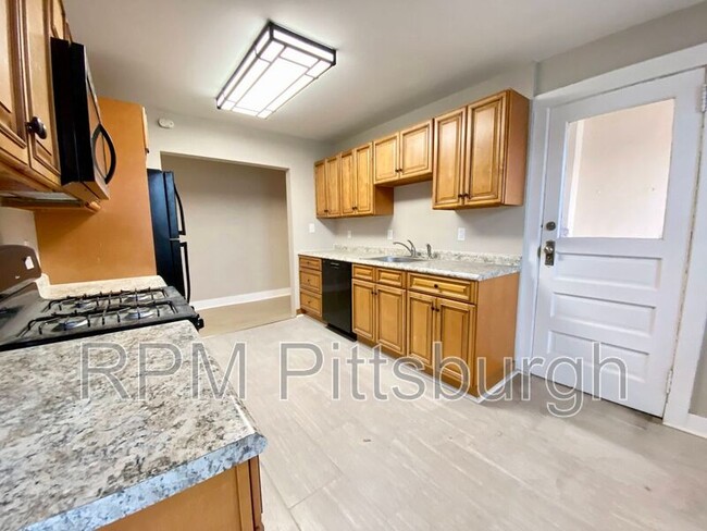 5733 Phillips Ave in Pittsburgh, PA - Building Photo - Building Photo