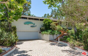 28818 Selfridge Dr in Malibu, CA - Building Photo - Building Photo