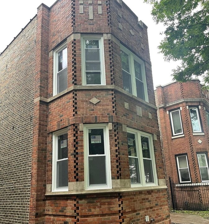 9025 S Muskegon Ave in Chicago, IL - Building Photo