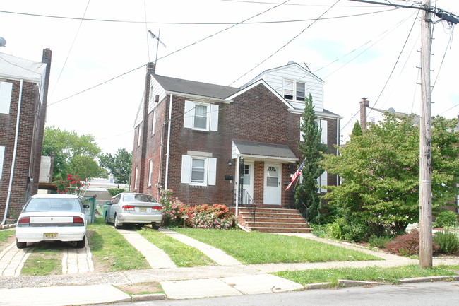 299-301 Paderewski Ave in Perth Amboy, NJ - Building Photo - Building Photo