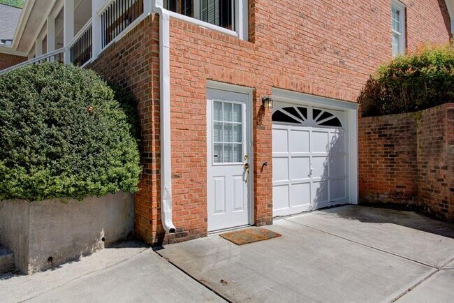 4010 W Cooper Lake Dr SE-Unit -BASEMENT in Smyrna, GA - Building Photo - Building Photo