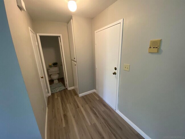 6930 Hyde Park Dr-Unit -304 in San Diego, CA - Building Photo - Building Photo