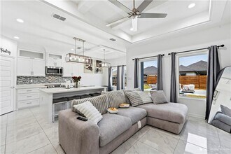 16 W Dawes Ave in Alton, TX - Building Photo - Building Photo