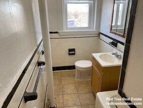 1820 Commonwealth Ave, Unit 29 in Boston, MA - Foto de edificio - Building Photo