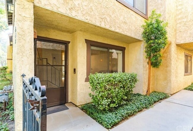 1342 W Avenue J4 in Lancaster, CA - Building Photo - Building Photo