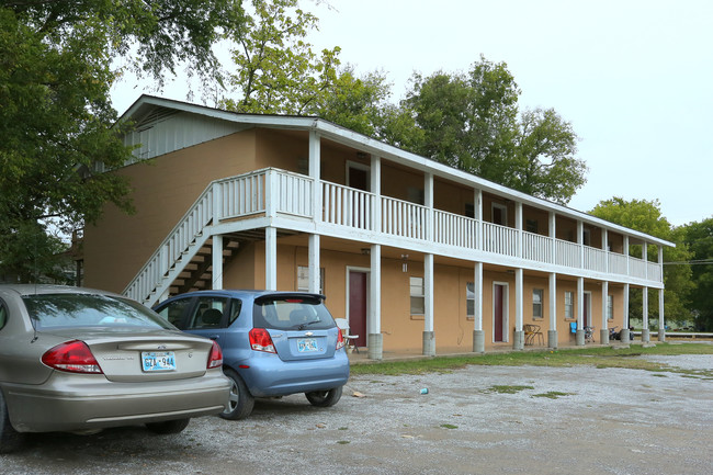 206 Oak St in Catoosa, OK - Building Photo - Building Photo