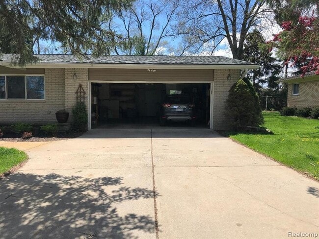 8135 Kenwick St in White Lake, MI - Building Photo - Building Photo