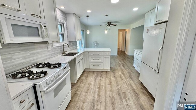 121 Crescent in Wyckoff, NJ - Building Photo - Building Photo