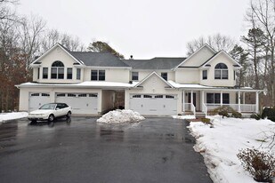 396 Eastport Manor Rd in Manorville, NY - Building Photo