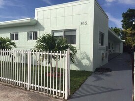 745 81st St in Miami Beach, FL - Building Photo
