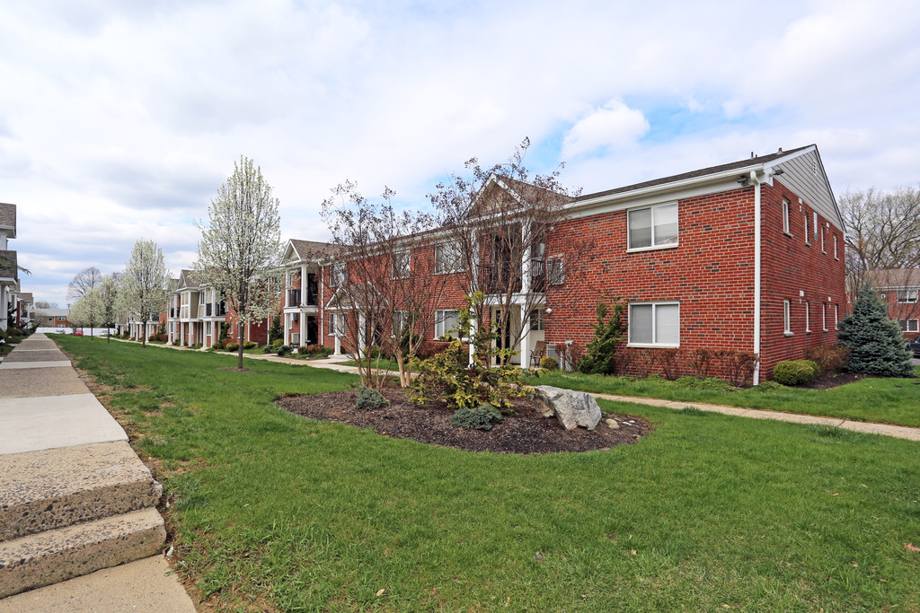 Knightsbridge Apartments in Bensalem, PA | ApartmentHomeLiving.com