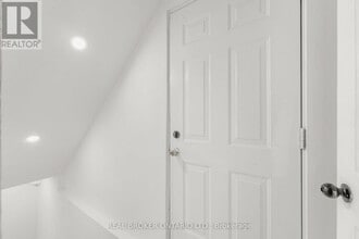 1098 Sawgrass Crescent in Mississauga, ON - Building Photo - Building Photo