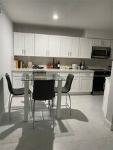 833 Riverside Dr in Coral Springs, FL - Foto de edificio - Building Photo