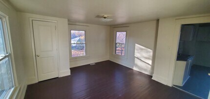 912 Sevier St in Greensboro, NC - Building Photo - Building Photo