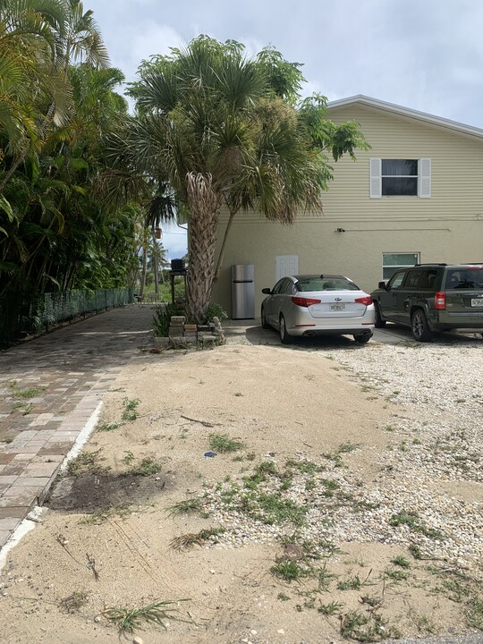 896 North St in Ft. Myers, FL - Building Photo