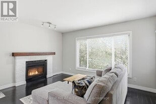 23 Dawson Dr in Collingwood, ON - Building Photo