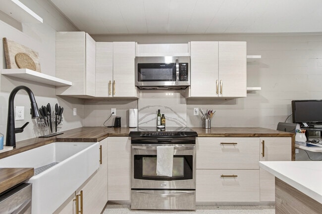 215 Live Oak Ave E in Defuniak Springs, FL - Building Photo - Building Photo