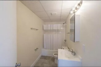 1126 Boylston St, Unit 303 in Boston, MA - Foto de edificio - Building Photo